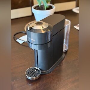 In excellent condition Nespresso Breville Coffee & Espresso maker☕️